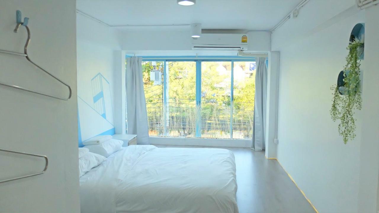 A Dude Mini Hostel (Adults Only) Chiang Mai Luaran gambar