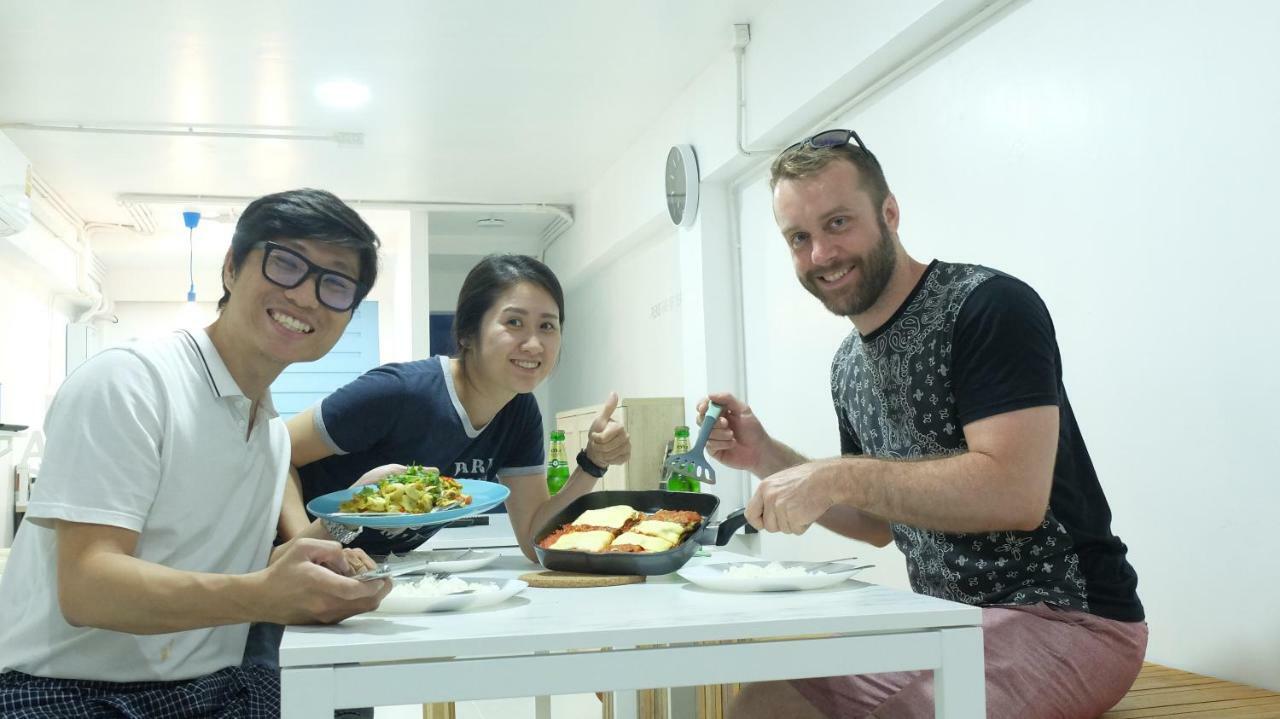 A Dude Mini Hostel (Adults Only) Chiang Mai Luaran gambar